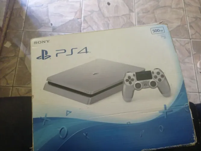 Vendo ou troco PS4 prata slim bloqueado