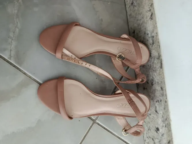 sandalia arezzo 34