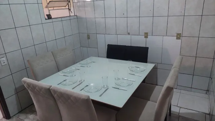 Mesa quadrada + 6 Cadeiras