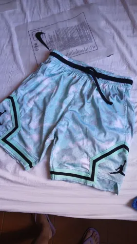 Short Jordan esportivo