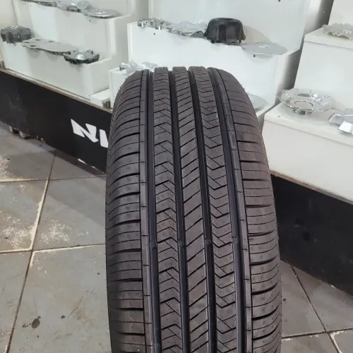 Pneu 265/70 16. Novo