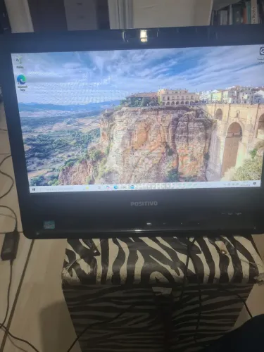 Computador All-in-one Positivo I3 con 8gb de memória e ssd 256gb funcionando perfeitamente