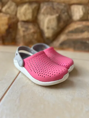 Crocs rosa, tamanho 18