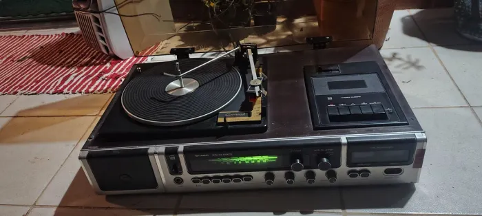 Vitrola Rádio Sharp 3x1 SG 165