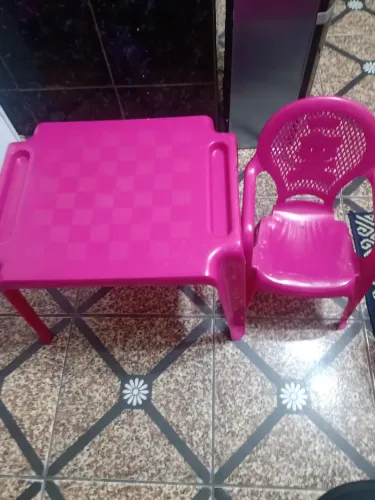 Mesa com cadeira infantil