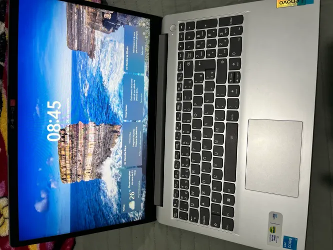 Vendo Notebook i3 novo