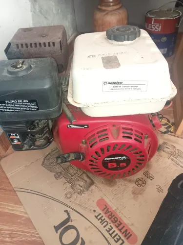 Motor funcionando a gasolina 4t 5.5
