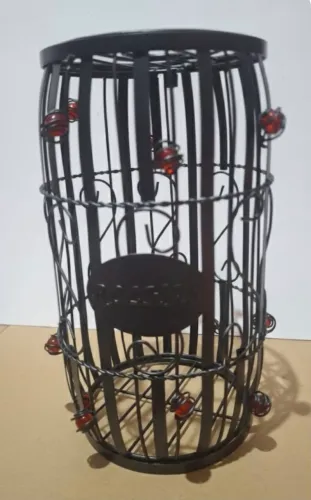 Item de decoração porta rolhas aramado