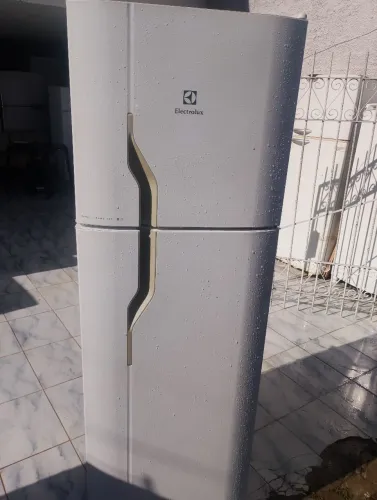 ELETROLUX FROST FREE 280 LITROS