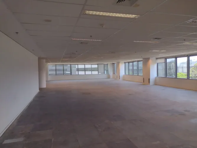 Sala comercial na Avenida das Nações Unidas, 12901 - Cj. 211 1069 m²