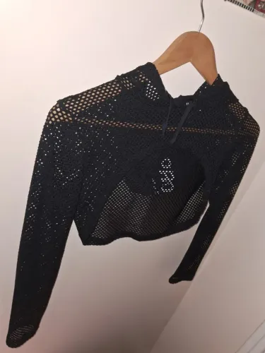 CROPPED CURTO DE MALHA ARRASTÃO PRETO MANGA LONGA E CAPUZ TAM M