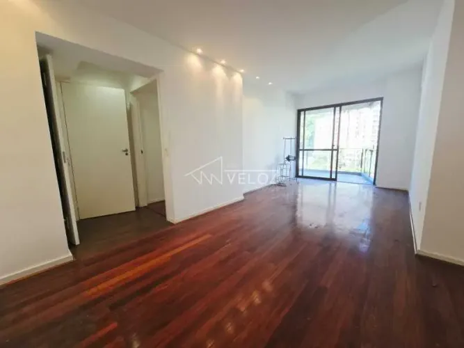 Apartamento : / Residencial / Cosme Velho