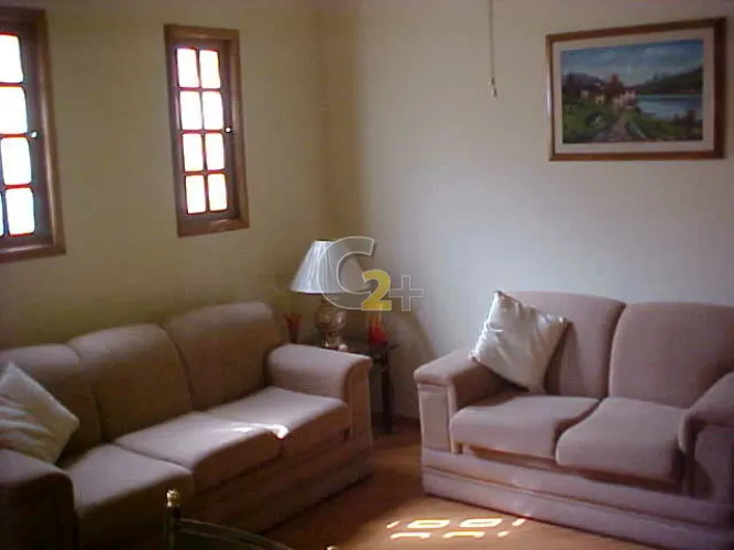 Casa a venda com 5 quartos em Perdizes e 2 vagas.