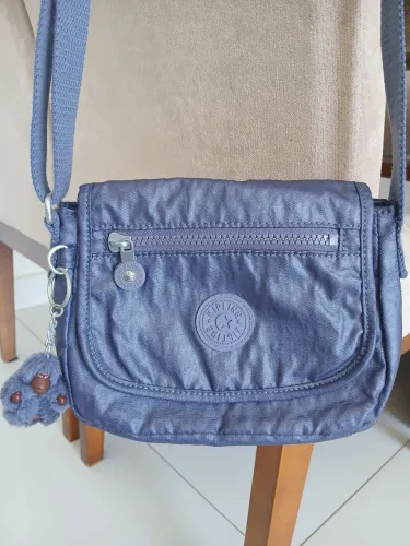 Bolsa Kipling original. Roxa, transversal. 