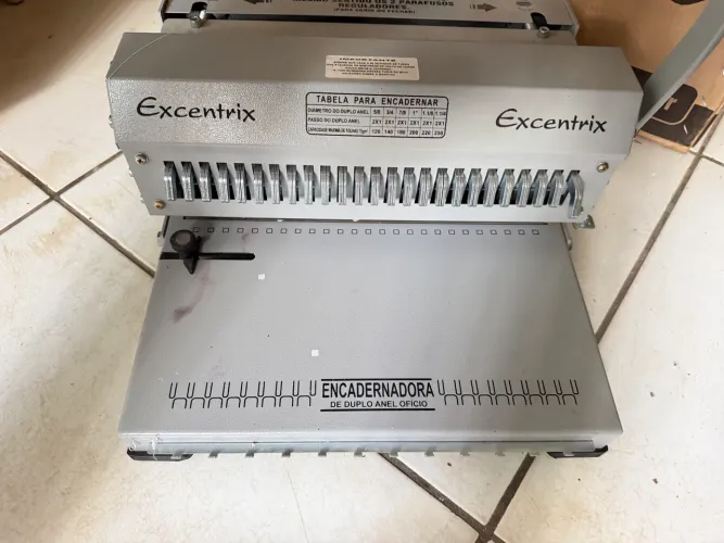 Encadernadora Perfuradora Fechadora Wire-o Excentrix Passo 2x1 270 Folhas + bobinas
