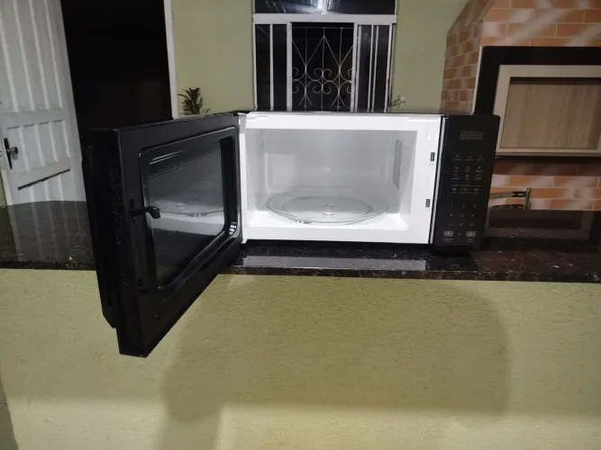 Microondas Agratto 32L 127v SEMI NOVO, com pouco tempo de uso, sem detalhes ou observações