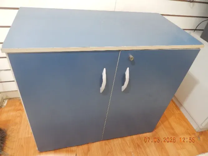 Armário baixo azul duas portas em MDF