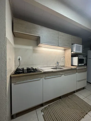Marcenaria cozinha + tampo de inox + iluminação perfil de Led