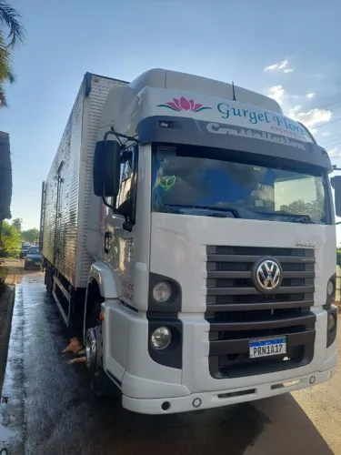 VW 24330 24.330 Automatico 6x2 baú Motor cummins ano 2019