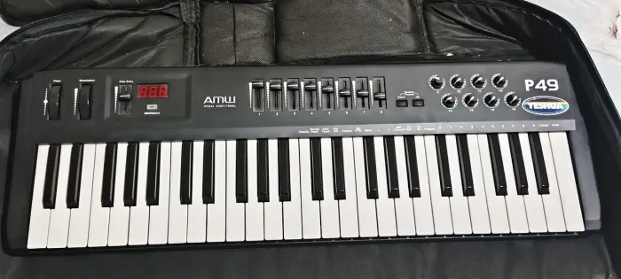 Controlador MIDI AMW P49s
