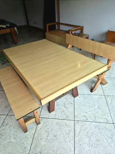 Vendo mesa grande, doação dos bancos