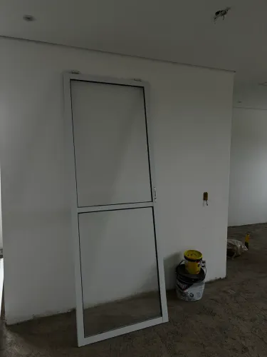 Porta de Correr para Varanda em Alumínio Branco com Vidro Temperado - 2,10 x 0,78 m