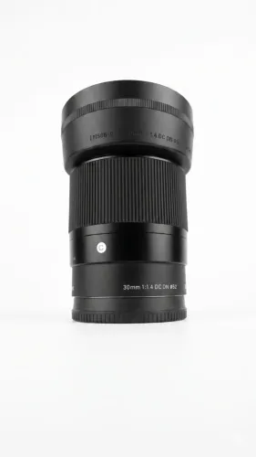 Lente Sigma 30mm f/1.4 DC DN Contemporary Para Sony E-mount (Único Dono)