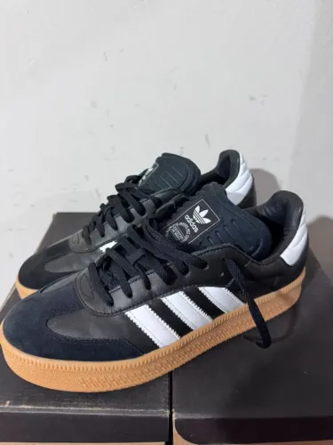 Tênis Adidas