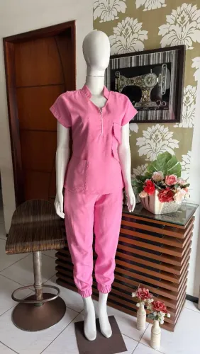 Conjunto de scrub feminino de enfermagem cor rosa