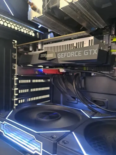 Placa de Vídeo GTX 1650 4GB GDDR6 (Versão Rápida / Memória Samsung) Roda Maioria Jogos
