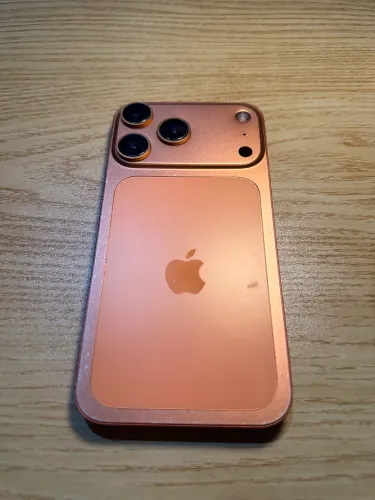 iPhone XR na carcaça do 17 pro (vendo ou troco)
