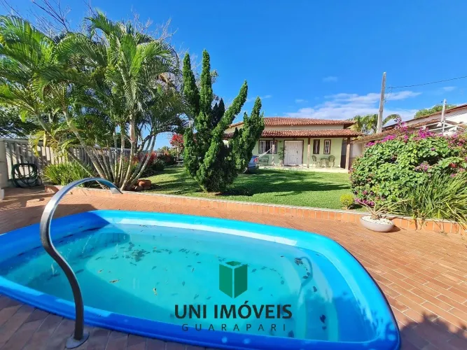 Linda casa com piscina, jardim e 902m² de terreno a venda na Enseada Verde - Guarapari
