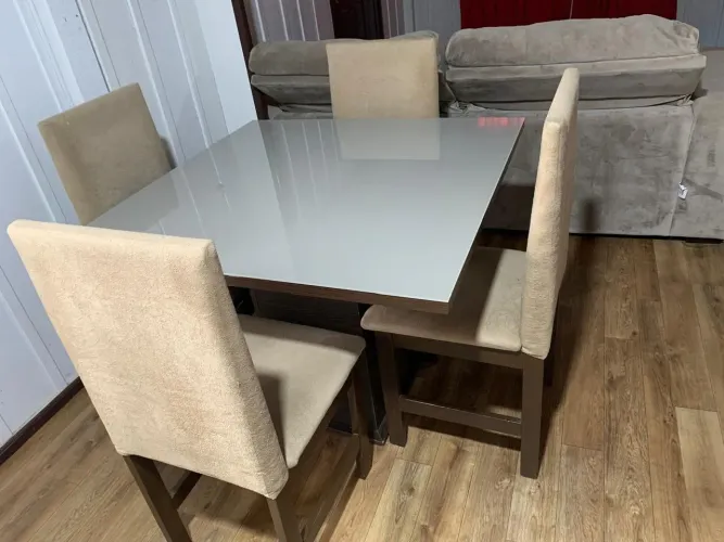 Vendo mesa c/4 cadeira parcelo no cartão de crédito