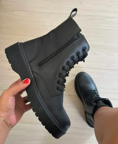 Bota semi nova