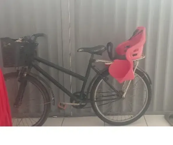 Bicicleta e cadeirinha