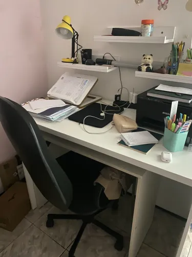 Escrivaninha/ Mesa grande 