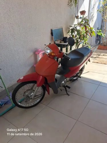 Biz 100 super econômica ,motor seco óleo trocado a cada mil km. Partida somente a pedal