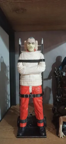 Hannibal Lecter -( Miniatura com 36cm ) escala 1/6.
