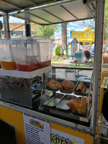 Carrinho de suco natural e caldo de cana