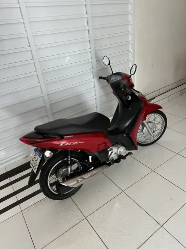 Biz 2015 emplacada até 2027 com manual e chave reserva 