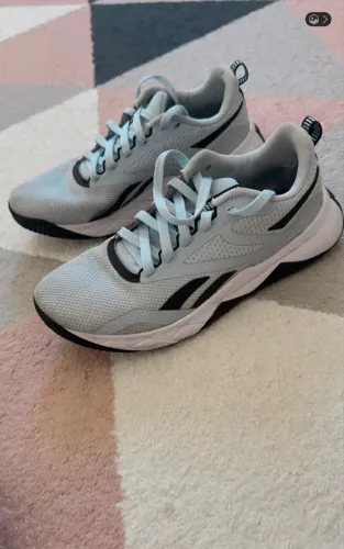 Tênis Reebok -numeração 37