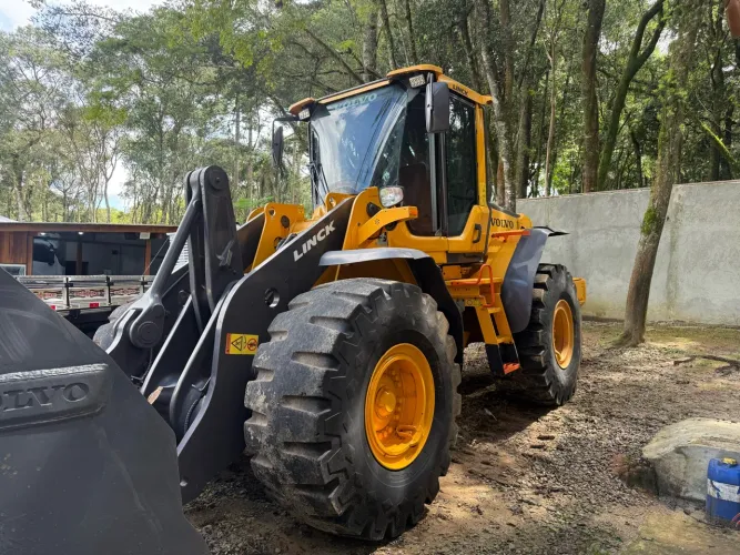 Pá Carregadeira VOLVO L110F 2016