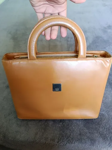 Bolsa de Couro Legítimo, Marca Famosa.