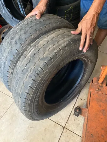 Pneu pra caminhão