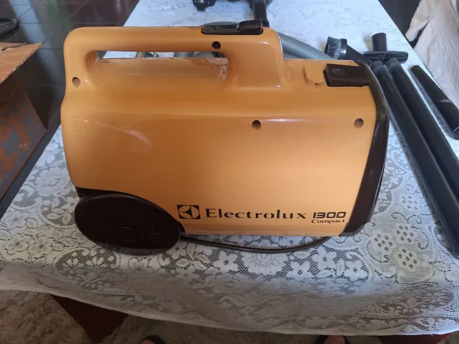 Aspirador de Pó 1.000 W 127 V com Vários Itens para Aspirar