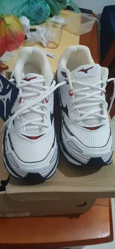 Tênis Mizuno tamano 40 novo