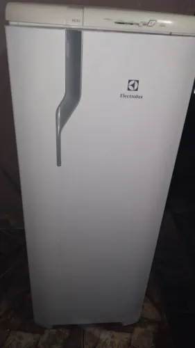 Vendo geladeira eletrolux 310 litros valor $600 reais 