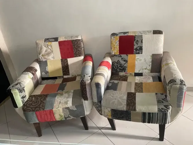 Par de Poltronas Patchwork Retrô ? Confortáveis e Conservadas