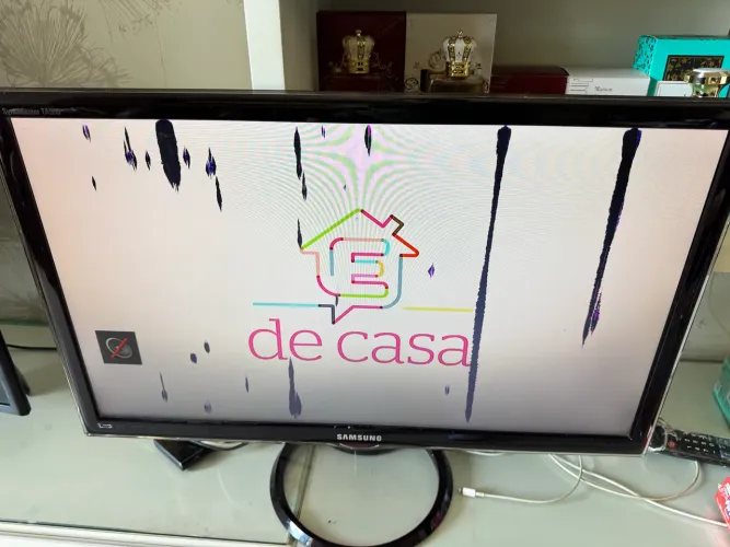 Monitor TV Samsung 32 polegada (com detalhes)