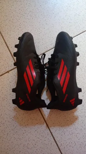 Chuteira Adidas